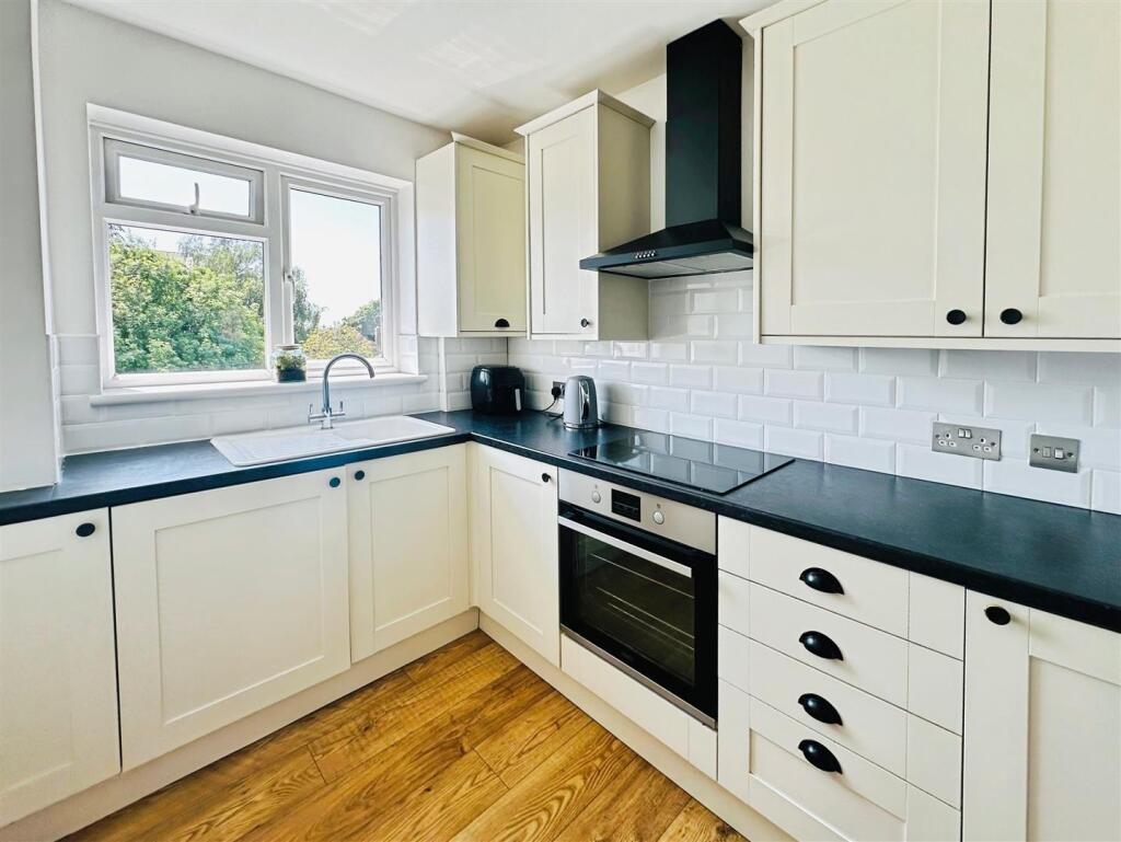 Apartment in Warwick, Royal Leamington Spa - View 2