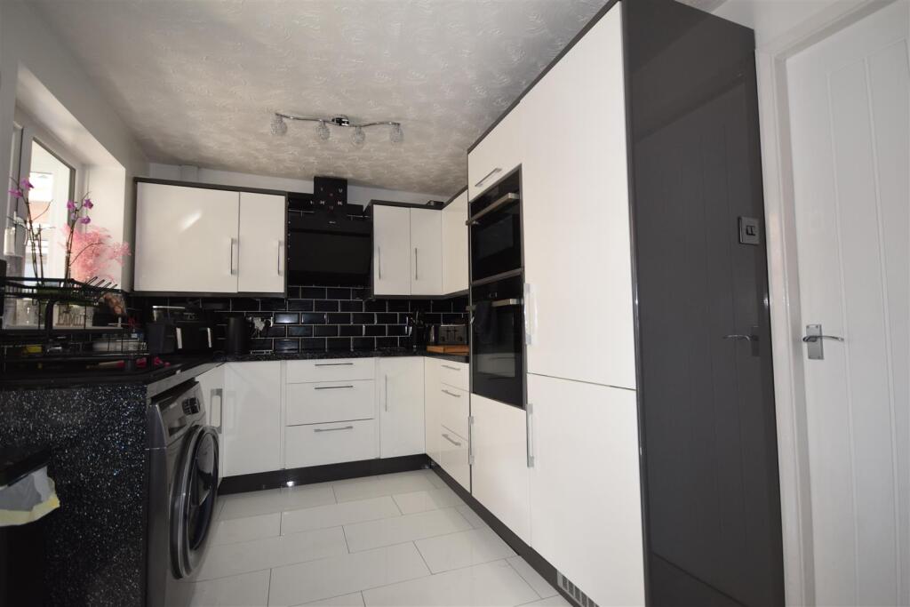 House in Wootton, Wootton Fields - View 4