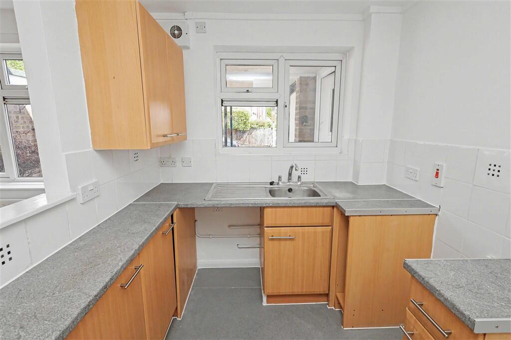 Apartment in Ware, Kings Hill - View 3