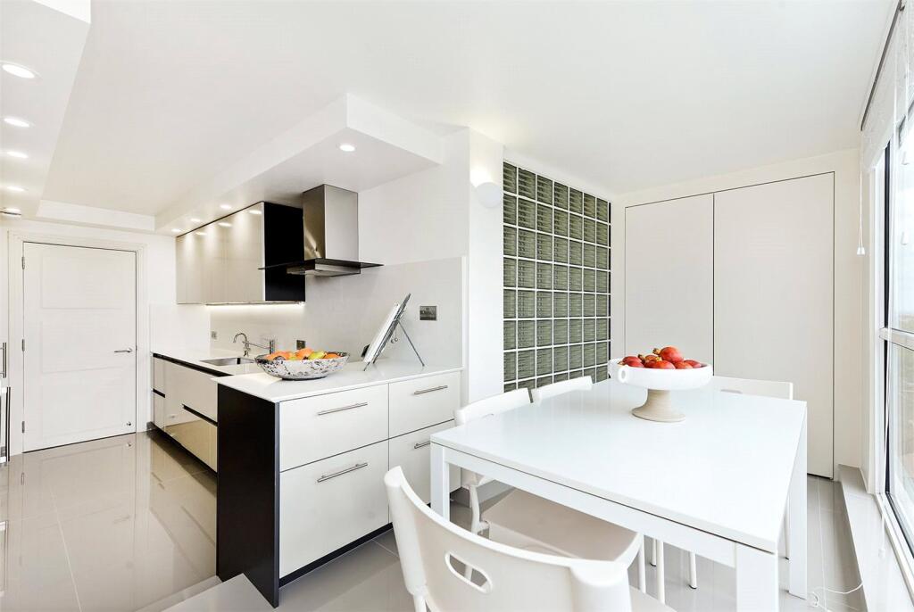 Apartment in London - View 5