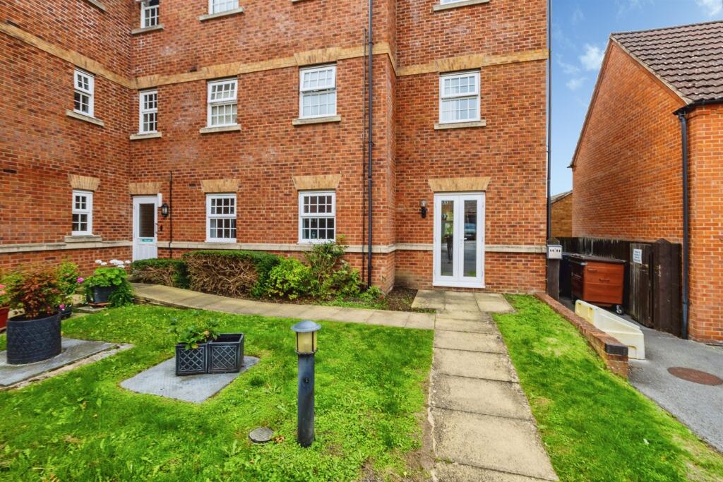 Apartment in Lincoln, Lincolnshire - View 2