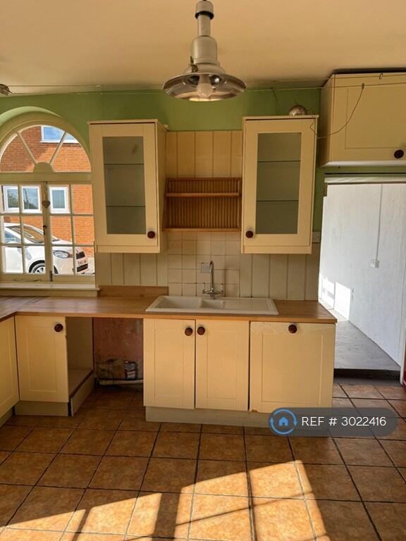 House in Taunton, Frieze Hill - More