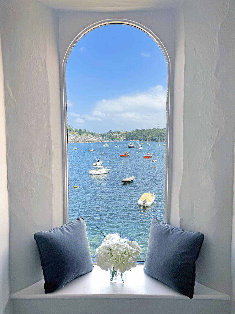 House in Polruan, Lanteglos - More