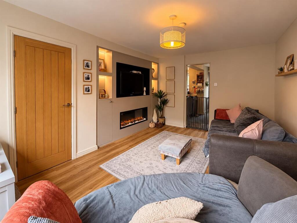 Parkdale Drive, Sowerby Bridge photo 3