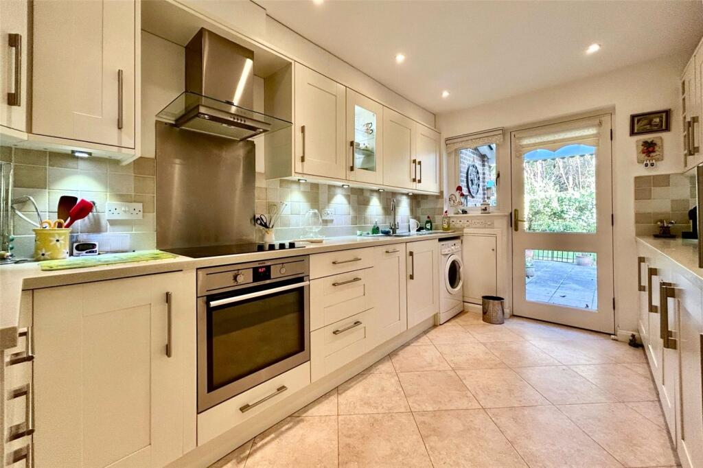Mytchett Heath, Mytchett, Camberley, Surrey, GU16 photo 4