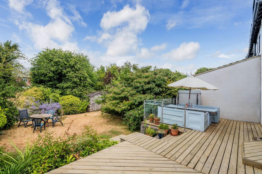 House in Sutton - View 5