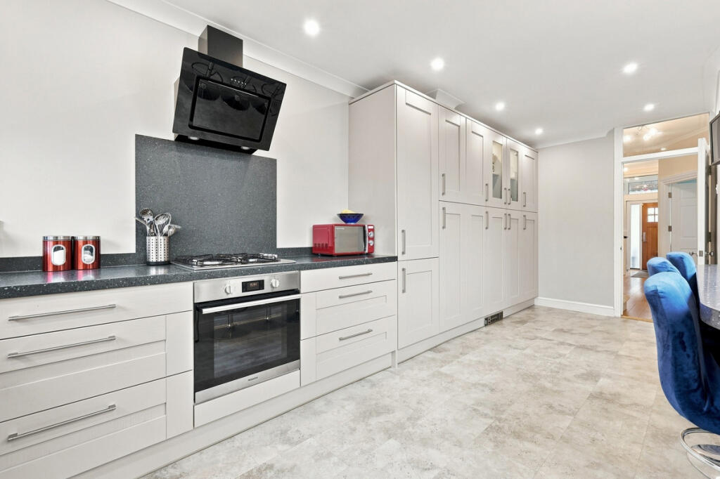 House in Southend-on-Sea - View 3