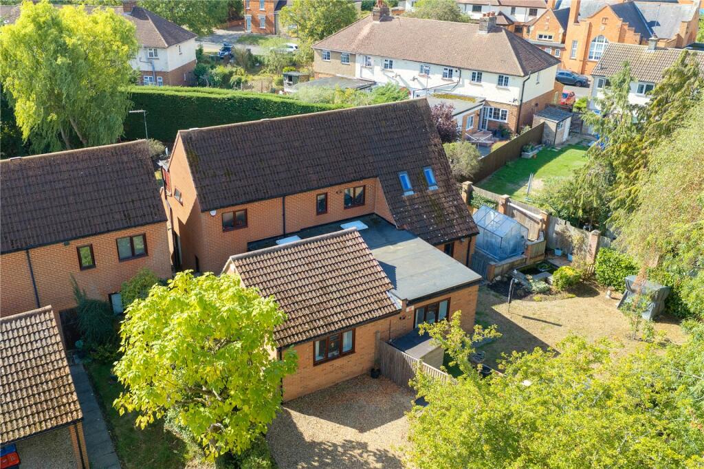 Main image of property: Solar Court, Great Linford, Milton Keynes, Buckinghamshire, MK14