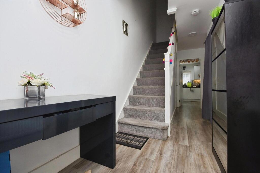 House in Romford - More