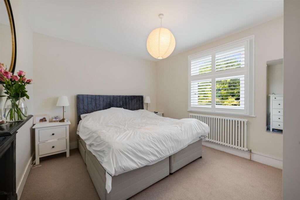 House in Bromley - More