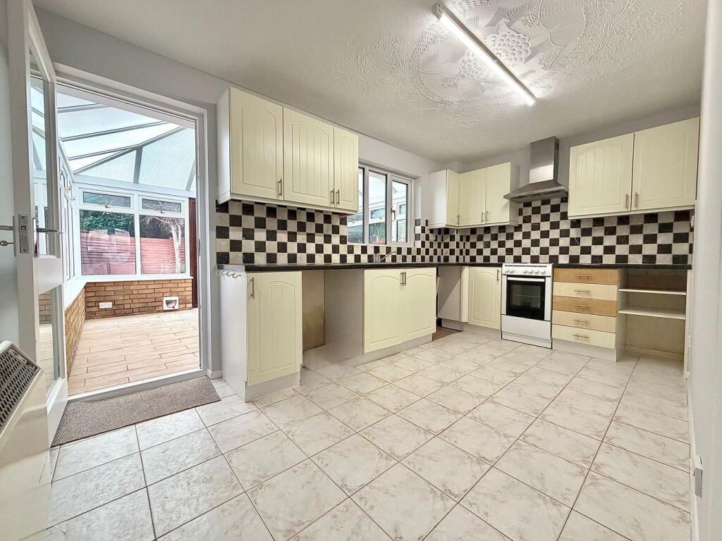 House in Milton Keynes, Walnut Tree, Walton - More