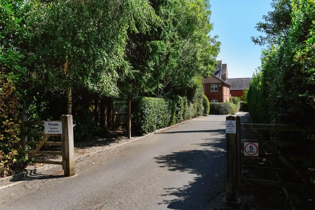House in Reigate and Banstead, Surrey - View 2