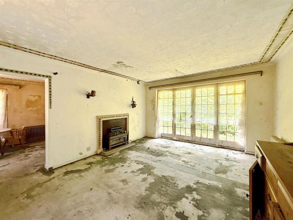 8 Church Road photo 2