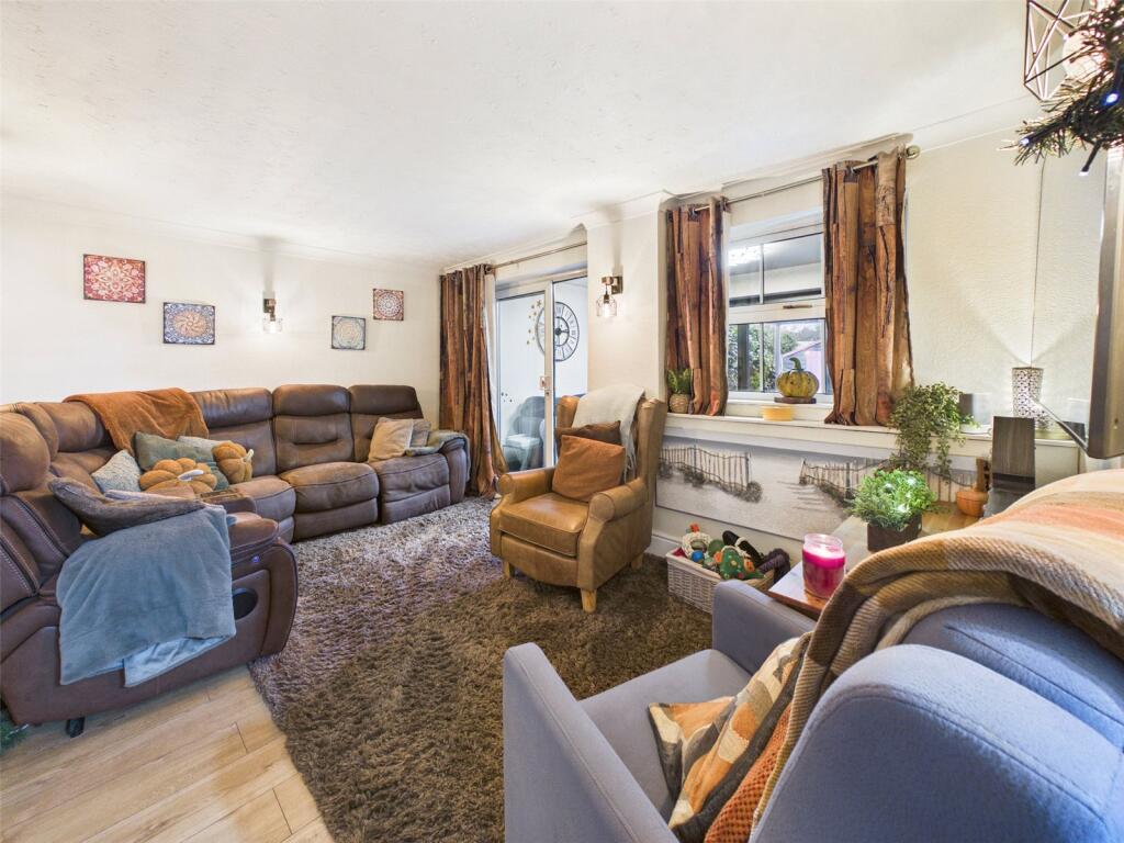 Blake Croft, Cheltenham, Gloucestershire, GL51 photo 4