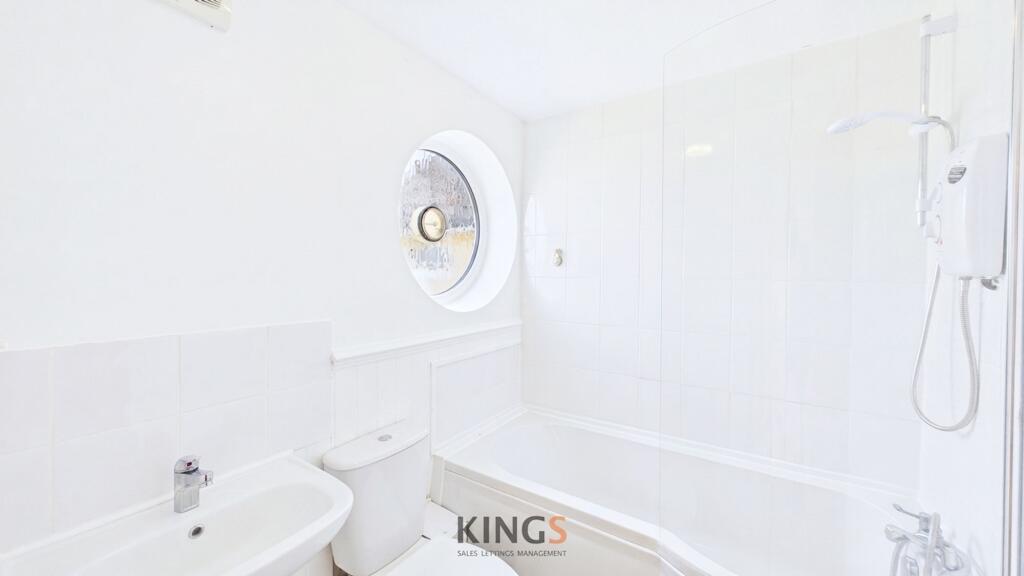 Apartment in Hatfield, Roe Green - View 3