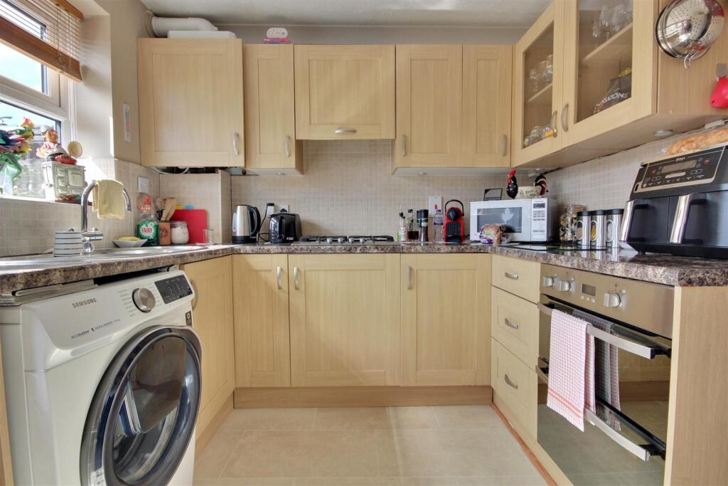 Westlands Way, Leven, Beverley photo 4
