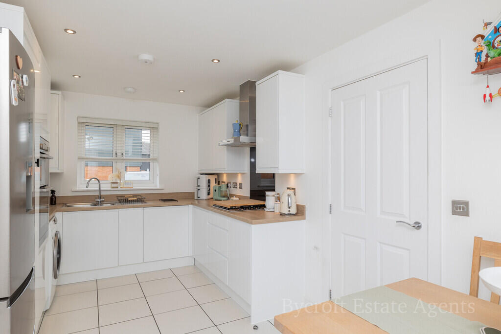 Wainscot Drive, Bradwell, Great Yarmouth photo 3