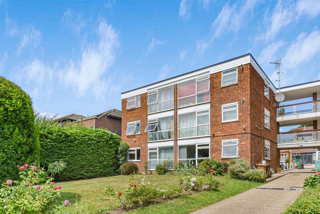71 Chingford Avenue, London photo 2
