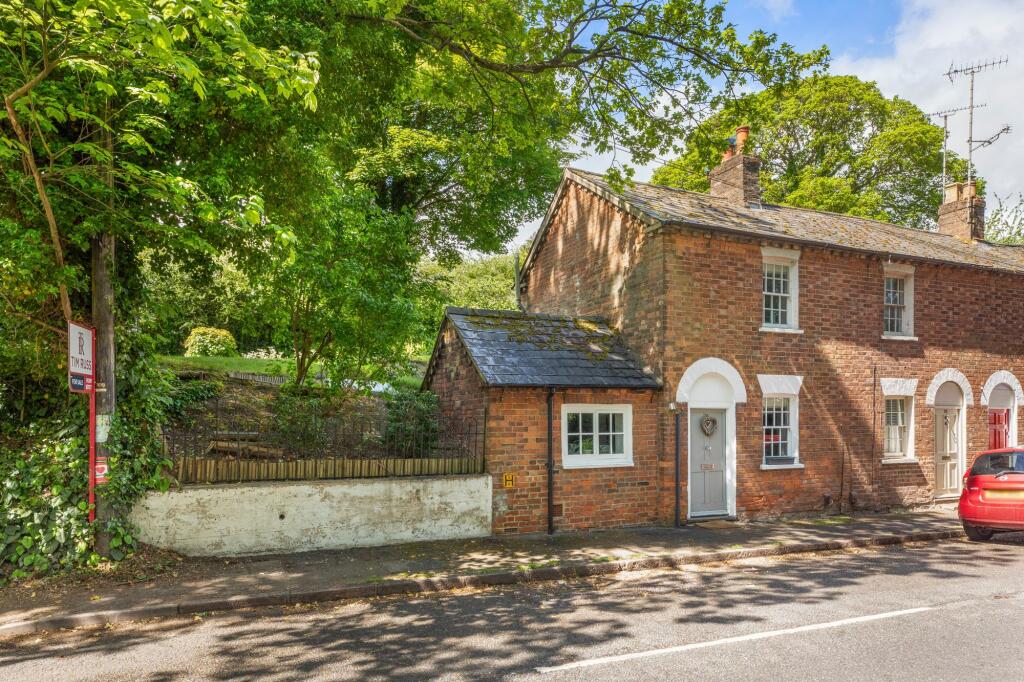 2-bed house on South Street, Wendover, HP22, £375,000