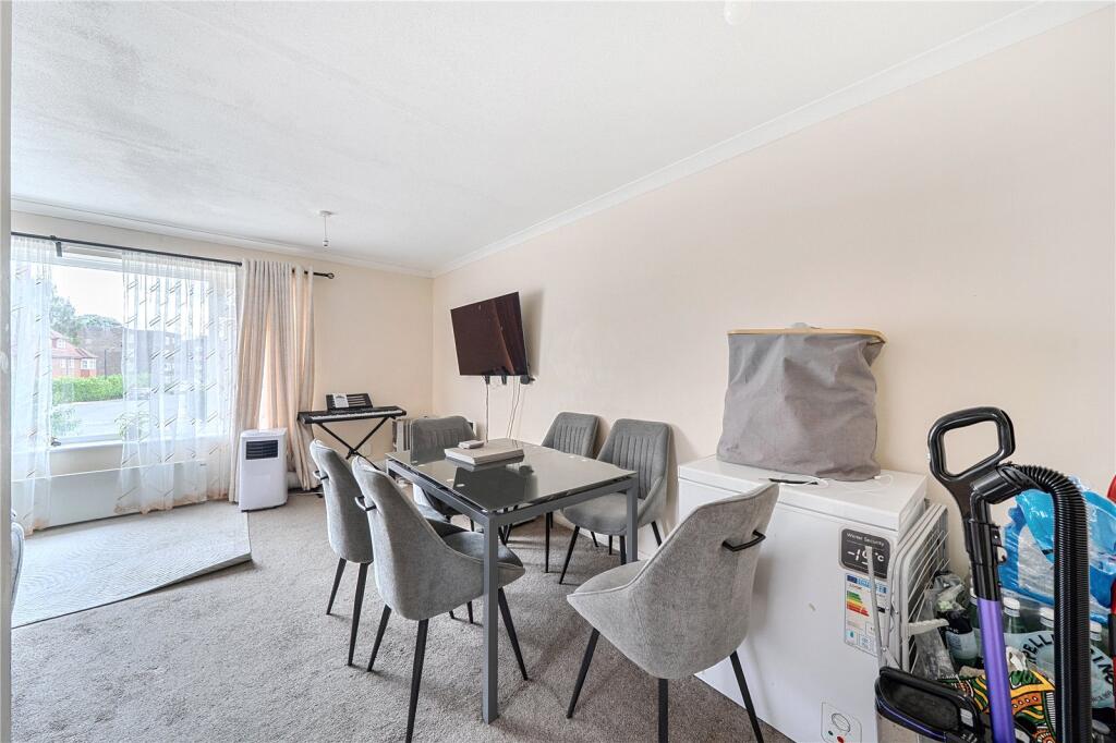 Apartment in Slough - View 4