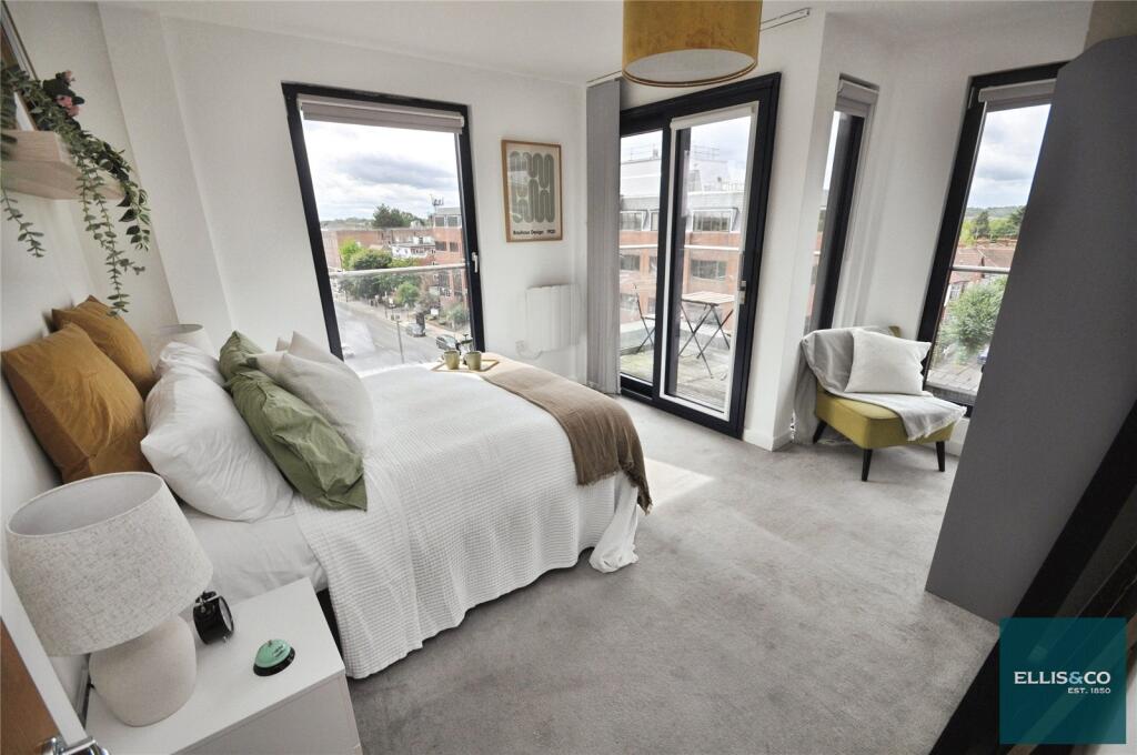 Main image of property: High Road, North Finchley, N12