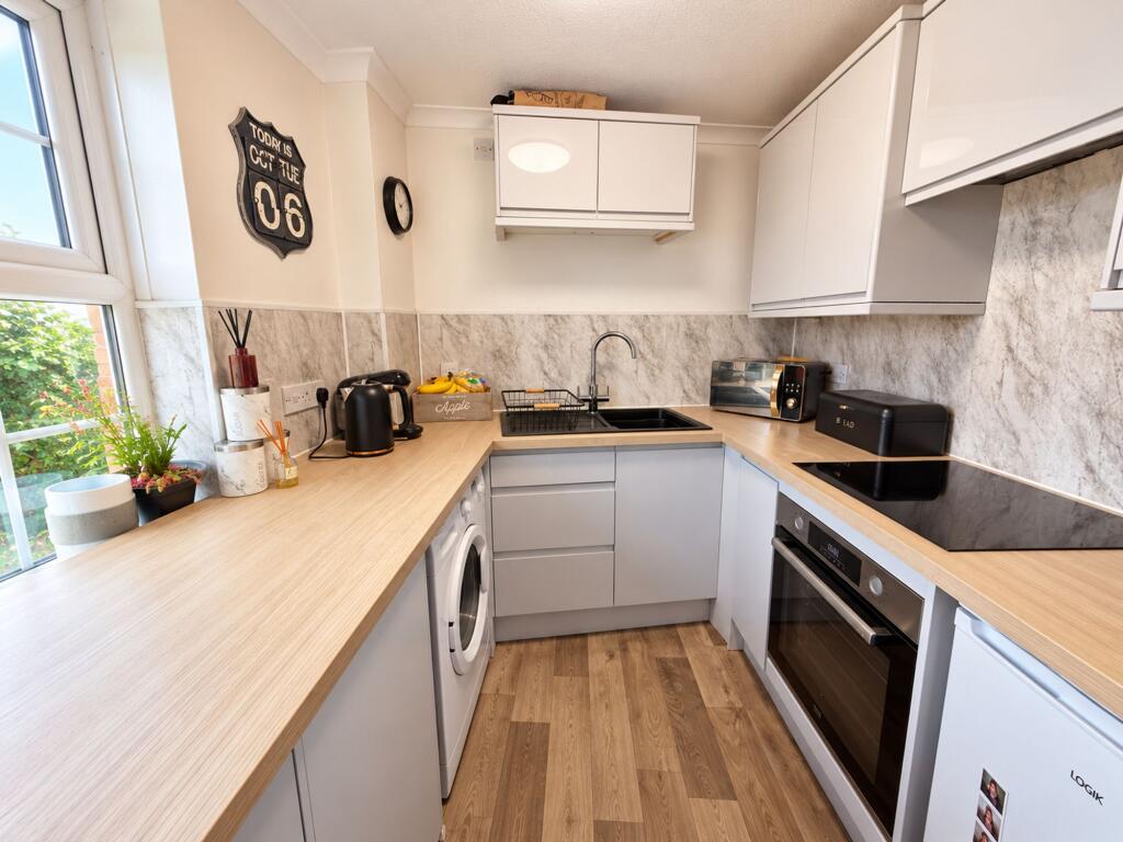 Apartment in Taunton, Firepool - View 4