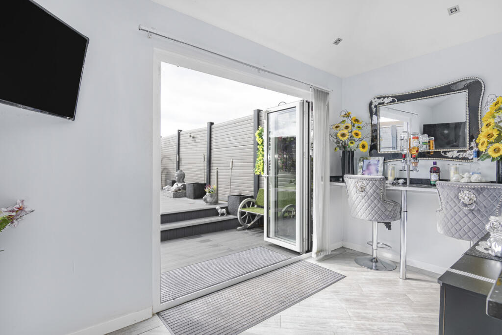 House in Epping Forest, Lambourne - More