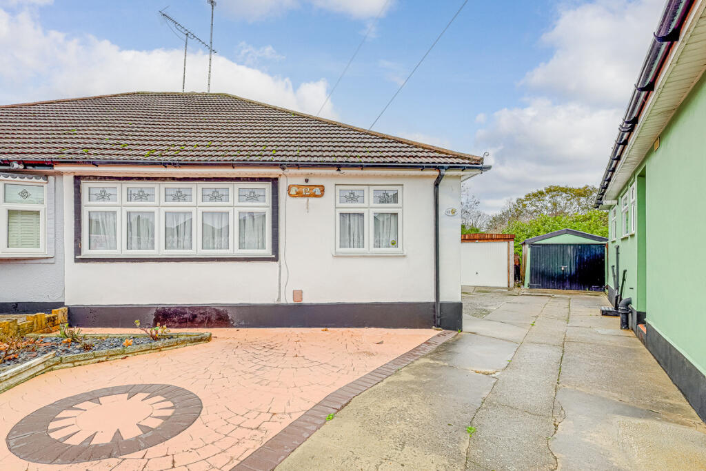 2-bed bungalow on Briarwood Close, Leigh-on-sea, SS9, £365,000
