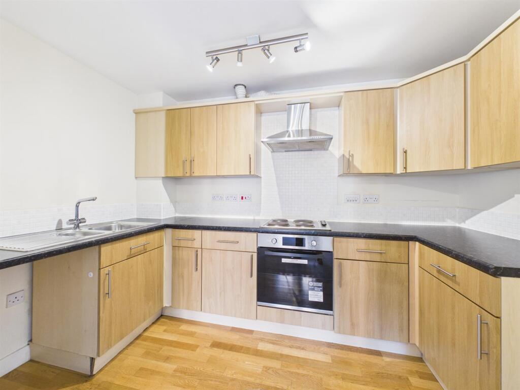 48 Hollybrook Park, Kingswood, Bristol photo 4
