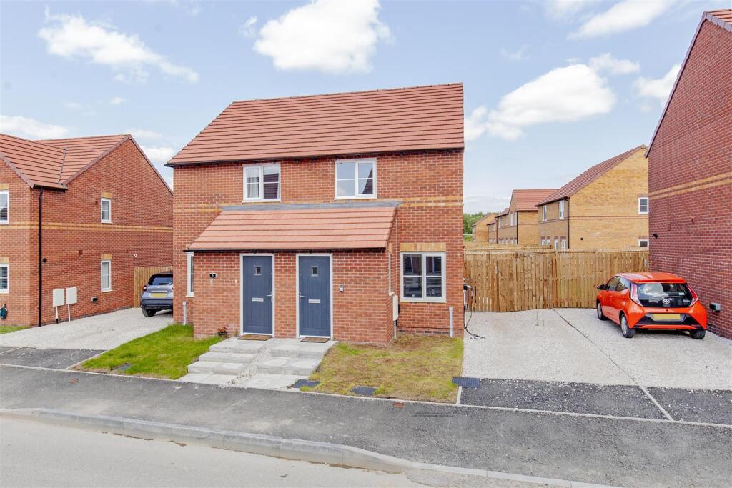 2-bed semi-detached on Wagtail Drive, Poolsbrook, Chesterfield, £170,000
