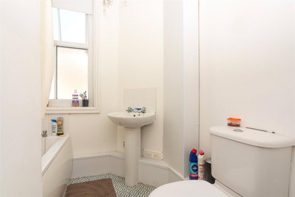 House in Caernarfon - More