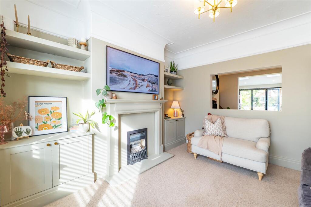 House in Preston, Penwortham Lane, Penwortham - More