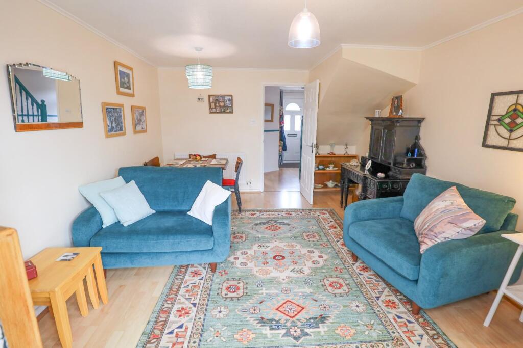 House in Cardiff, Rhoose - More