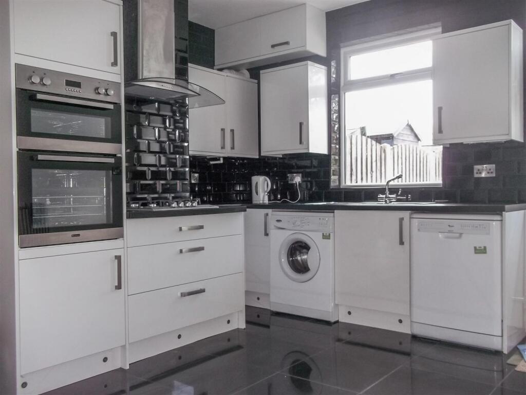 Coronation Street, Darfield, Barnsley photo 4
