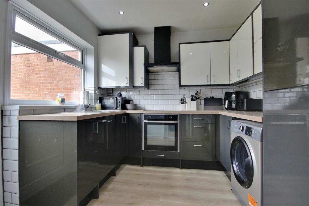 House in Hull - View 4