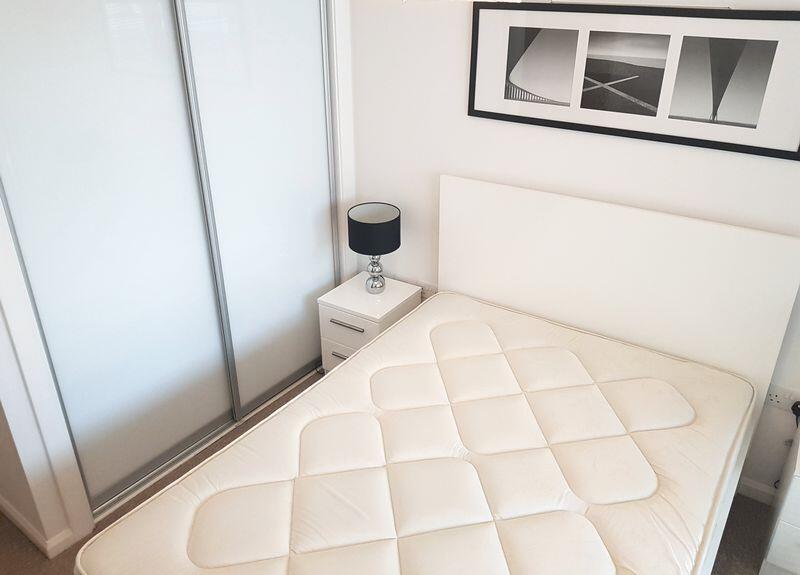 Apartment in Liverpool, Waterfront, Vauxhall - View 4