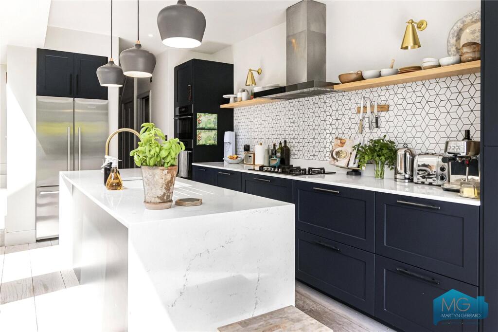 House in London, Finsbury Park - More