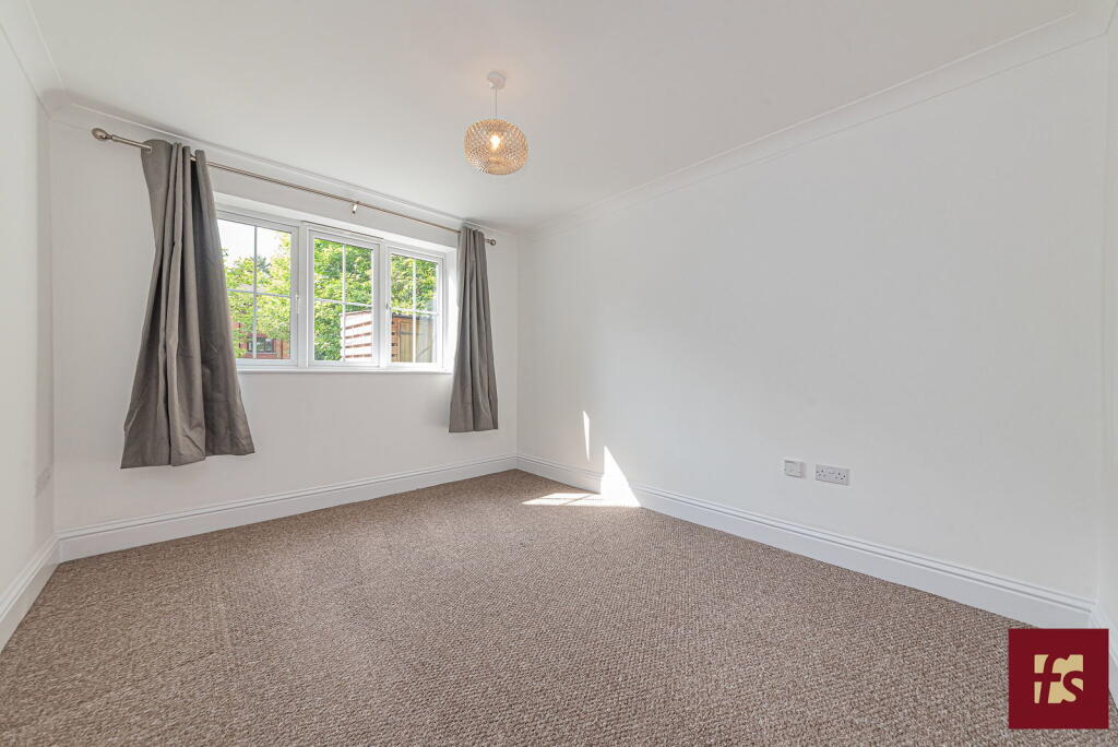 Apartment in Reading - View 4
