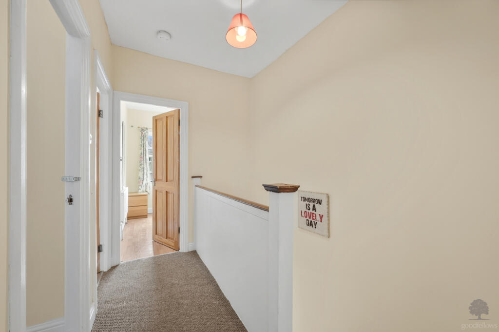 House in Croydon - More