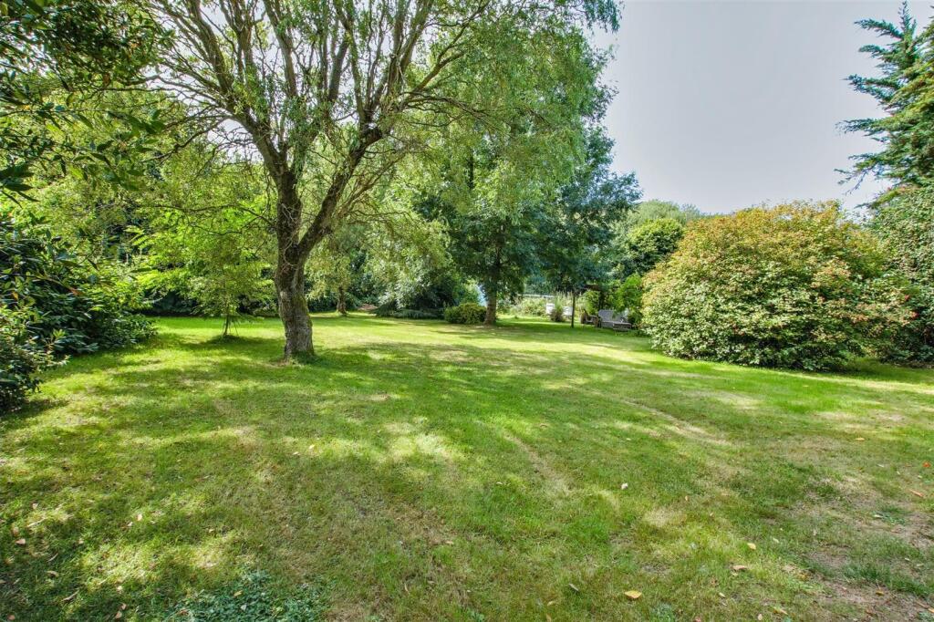 Felin Ban Farm Estate, Cardigan photo 3