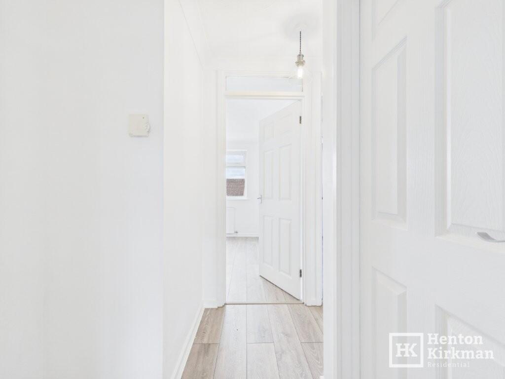 Apartment in Southend-on-Sea - View 5