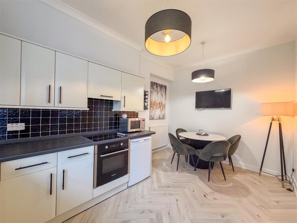 Langside Road, Bothwell, Glasgow - More