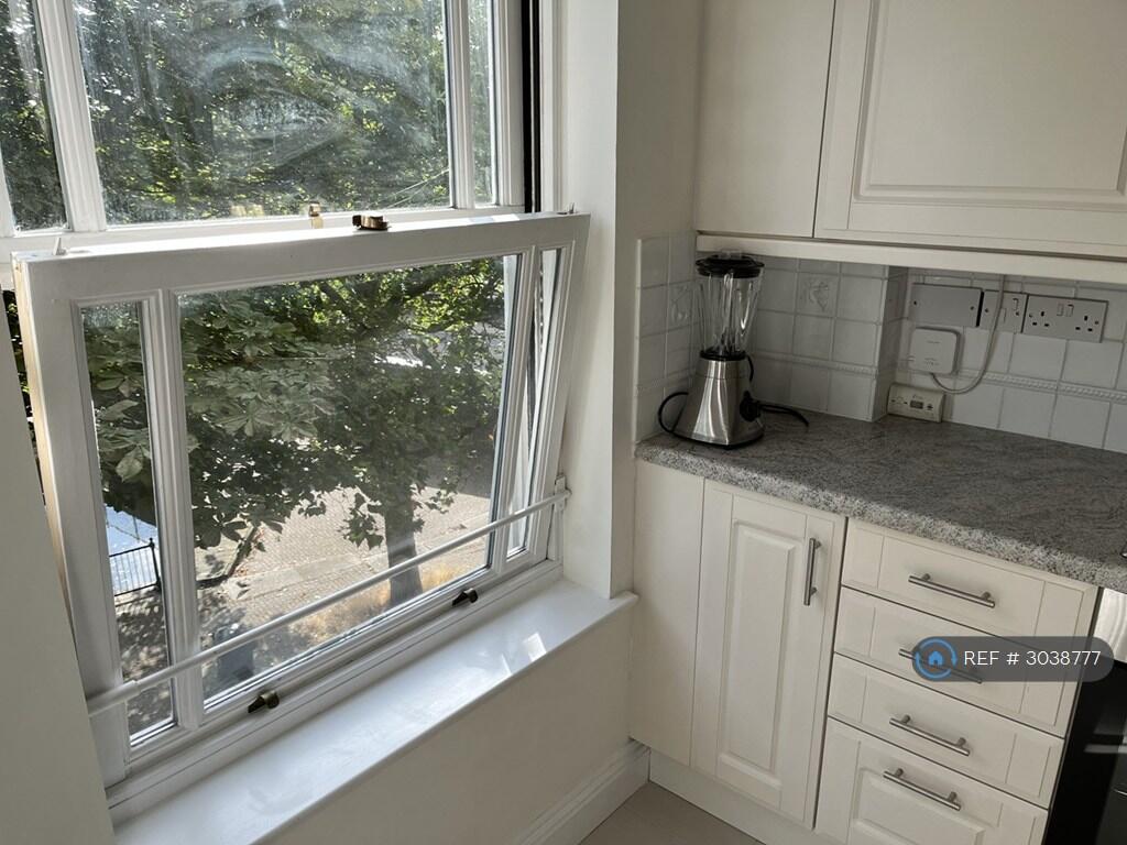 Apartment in London - View 5