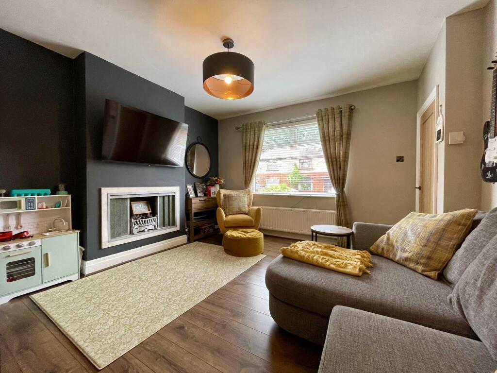 Queens Road, Bredbury photo 4