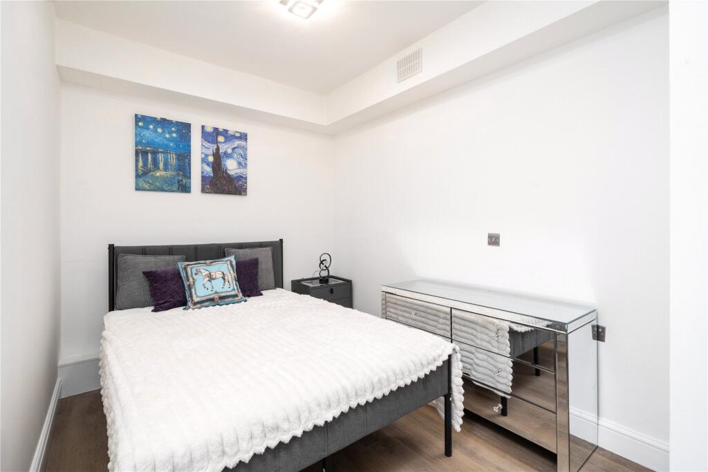 Apartment in London, Royal Borough of Kensington and Chelsea - More