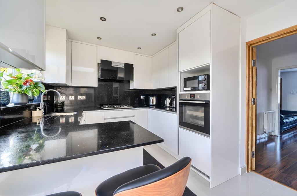 House in Watford, North Watford - View 5