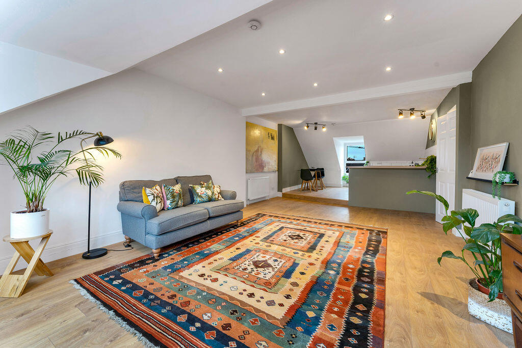 Apartment in Edinburgh, Lauriston, Tollcross - View 3