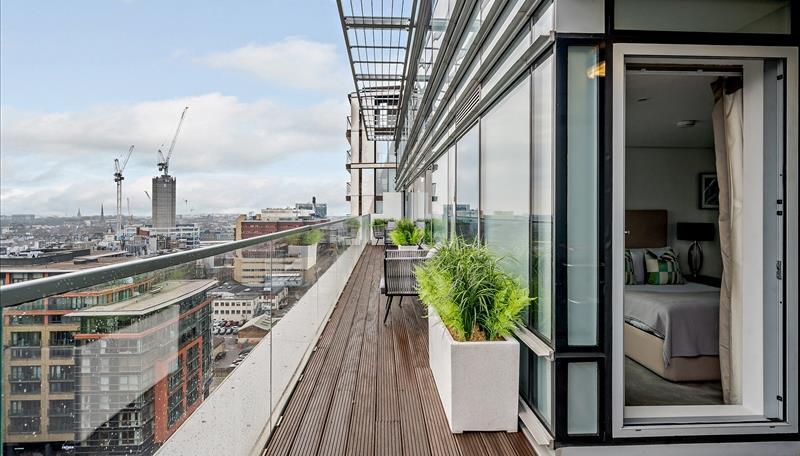 Apartment in London - More