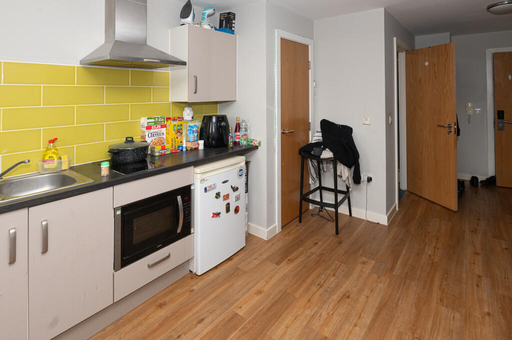 Apartment in Sheffield, South Yorkshire - More