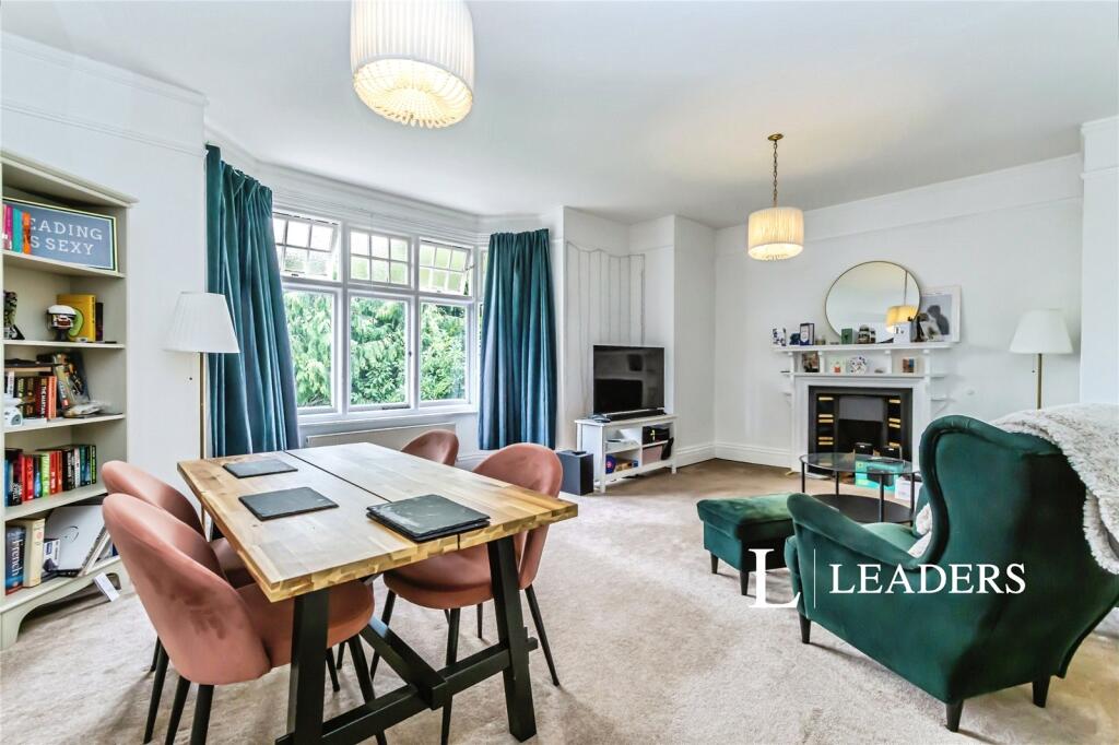Apartment in Sevenoaks, Kippington - View 2